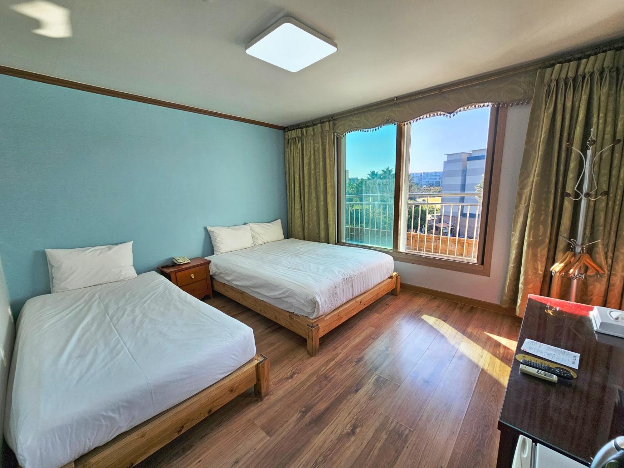 Sea Cliff Hotel Jeju Zimmer foto